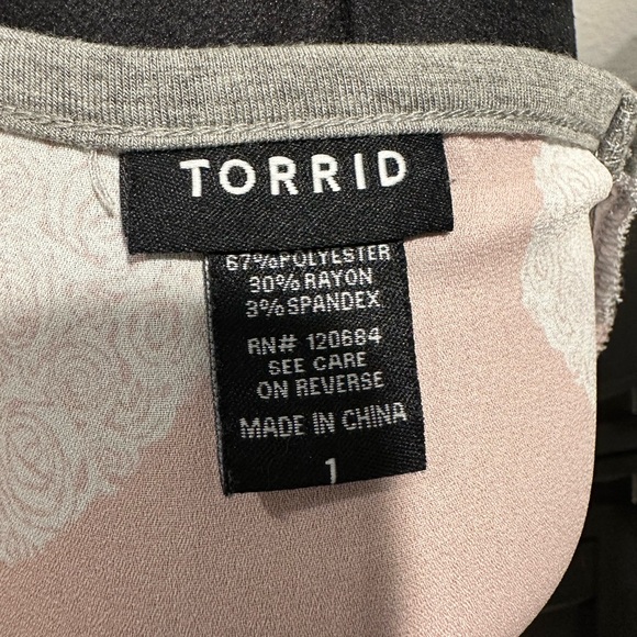 Torrid Pink and Gray Top with Heart Design - Picture 3 of 4